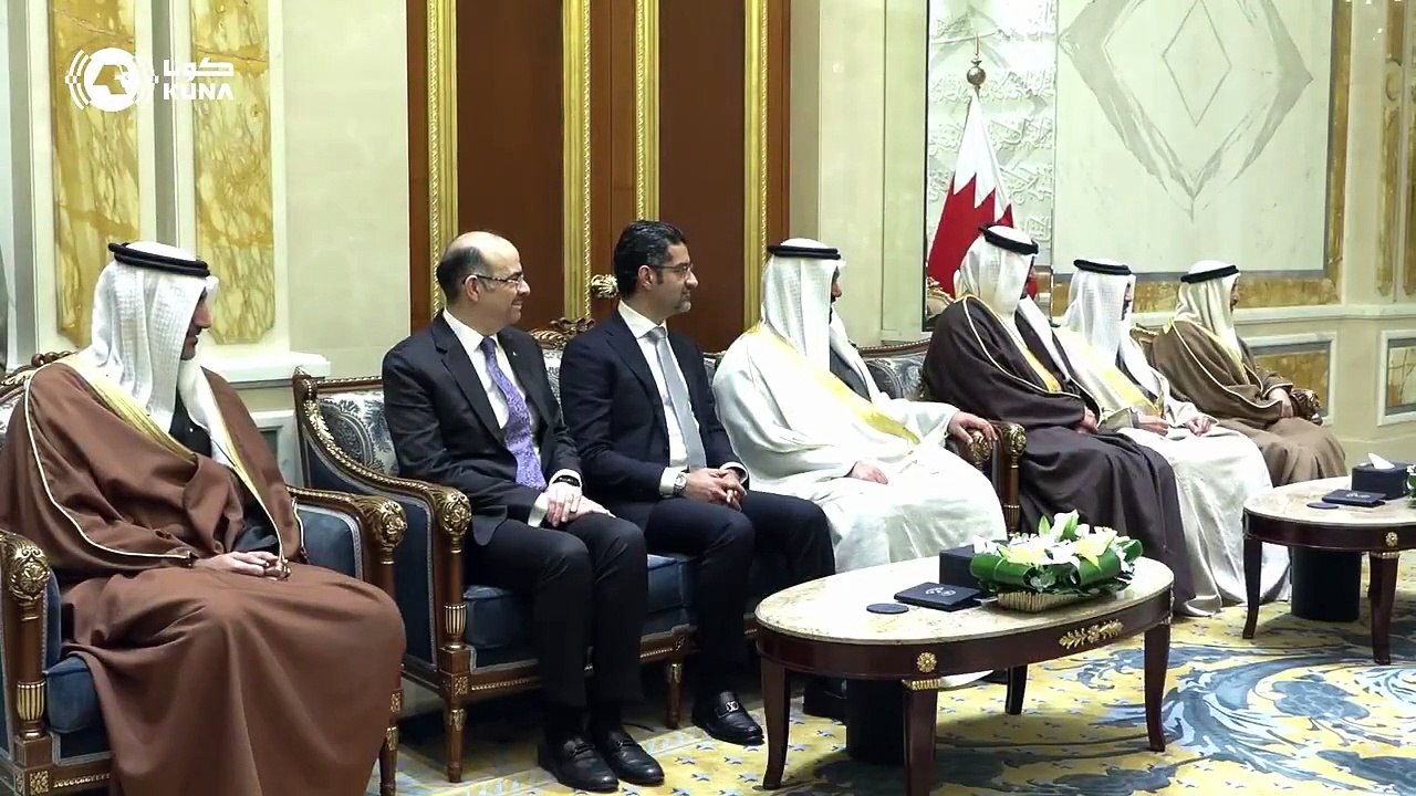صاحب السمو الأمير الشيخ مشعل الأحمد مستقبلاً صاحب السمو الملكي الأمير سلمان بن حمد آل خليفة ولي العهد رئيس مجلس الوزراء بمملكة البحرين بحضور سمو ولي العهد الشيخ صباح الخالد