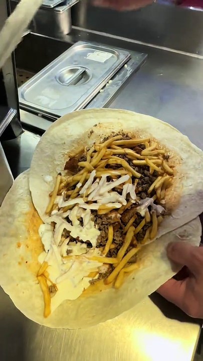 GooD FooD GooD MooD French Tacos Viande & Frites & Sauce Gruyère. #BR3 #Tacos #Foodie #Foodlover #Food