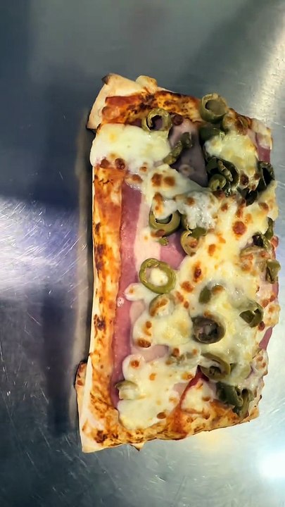 French Tacos Viande Tenders Sauce Algérienne & Gruyère Gratiné Bacon 🥓 & Olives . #BR3 #food #foodlover #Tacos #FrenchTacos