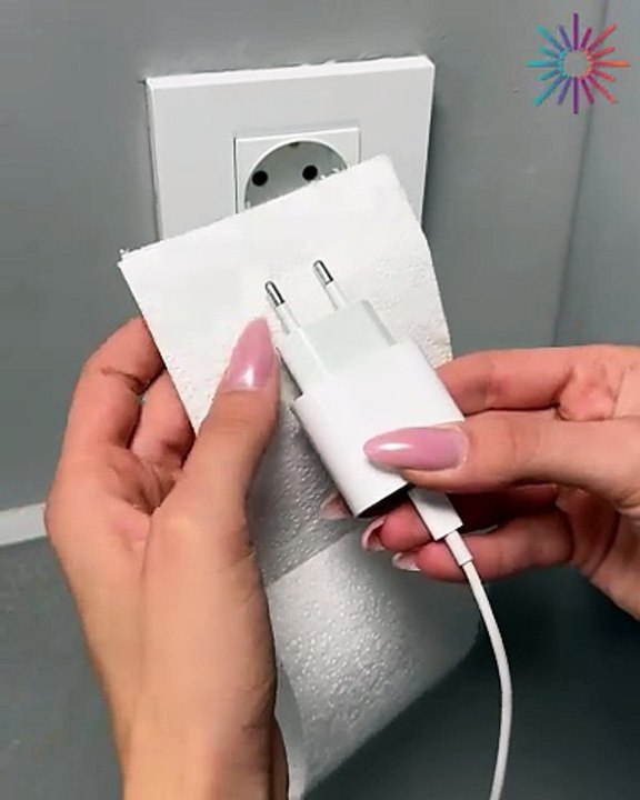 Who needs a phone stand when you’ve got this? 🧻📱