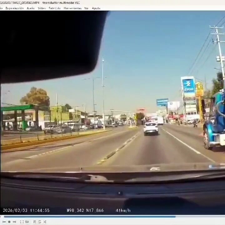 Camión de la Guardia Nacional se pasa alto y atropella a motociclistas en Ecatepec