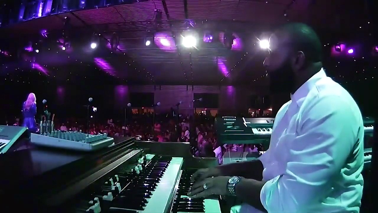 Le'Andria Johnson Performs at ESSENCE Fest Gospel Sunday