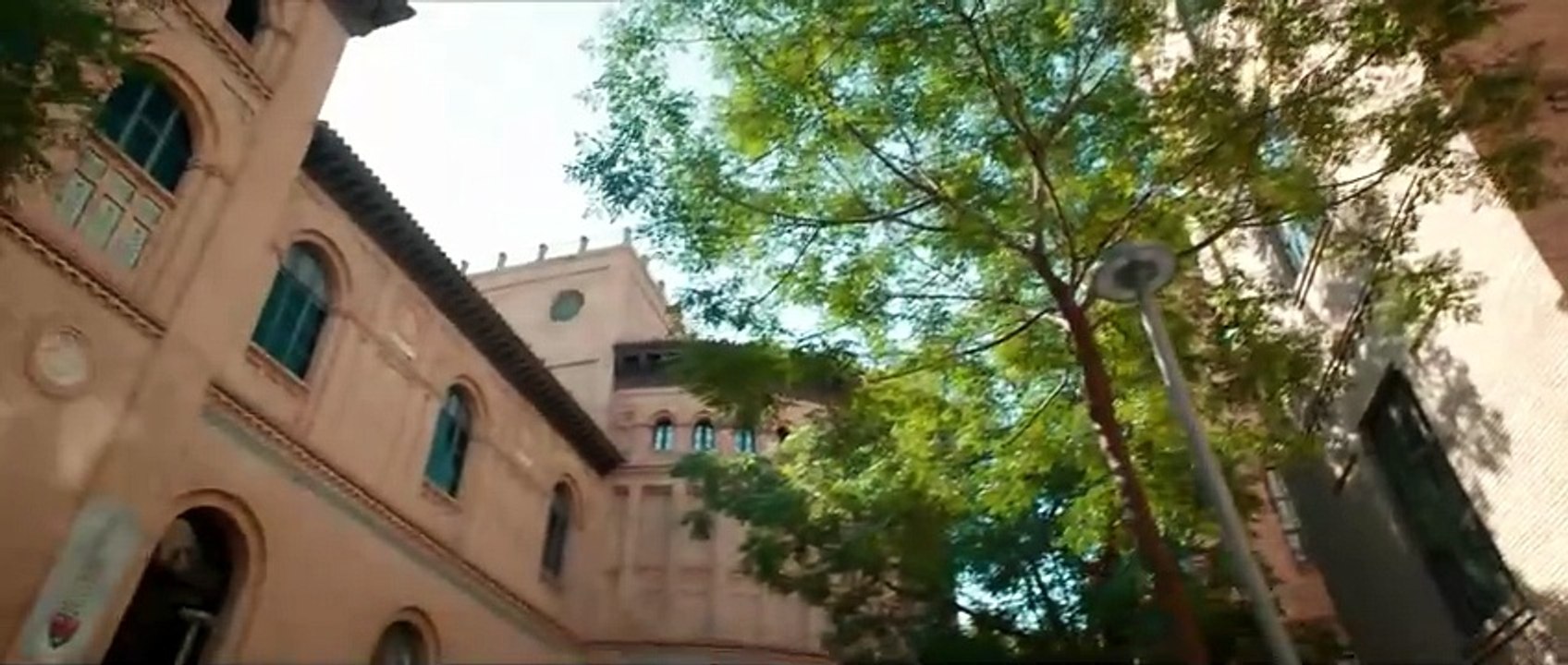 Menudas piezas Tráiler