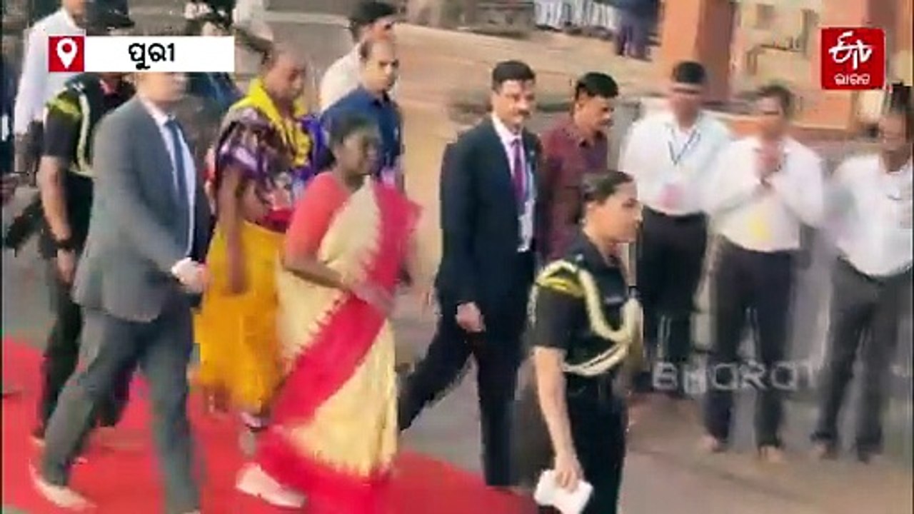 ଶ୍ବେତଗଙ୍ଗାରେ ପିଣ୍ଡଦାନ ପରେ ଶ୍ରୀମନ୍ଦିରରେ ଚତୁର୍ଦ୍ଧା ମୂର୍ତ୍ତିଙ୍କ ଦର୍ଶନ କଲେ ରାଷ୍ଟ୍ରପତି ମୁର୍ମୁ