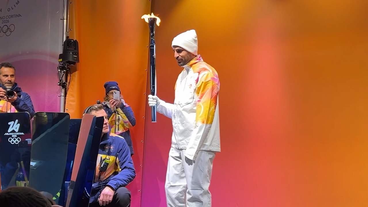 'Stolzer Moment': Fabregas trägt Olympisches Feuer durch Como