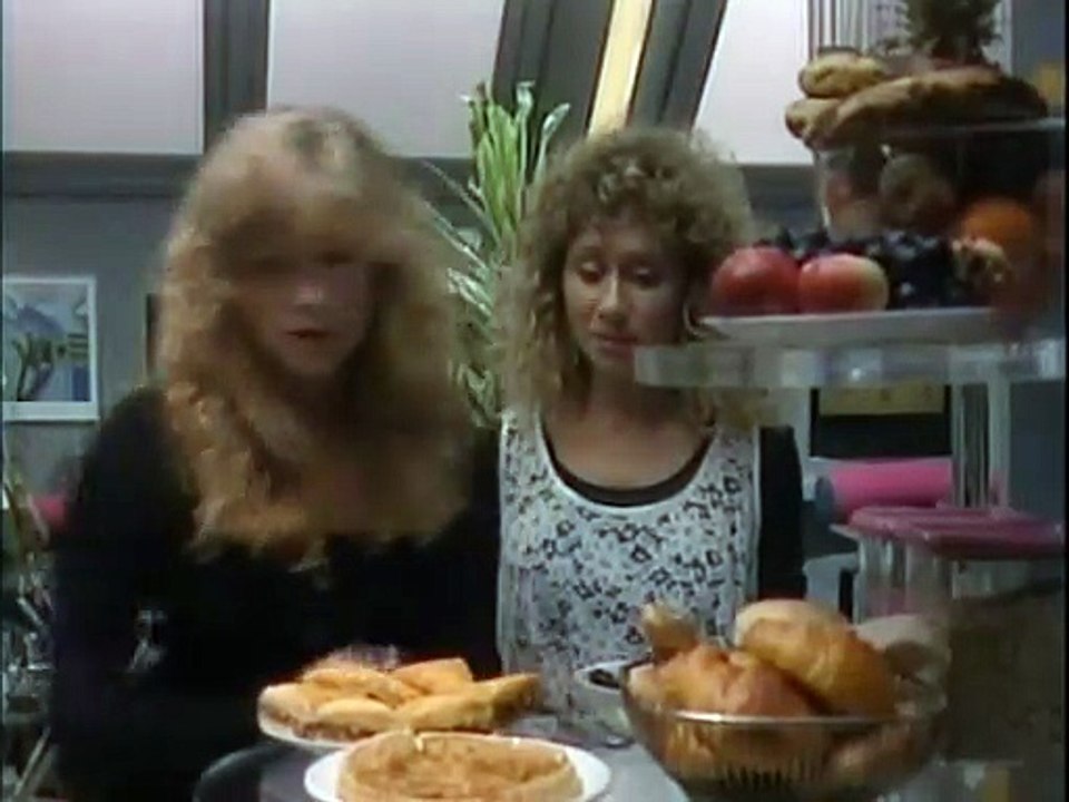 Jupiter Moon - 087 Jean-François tries to say goodbye to Melody.