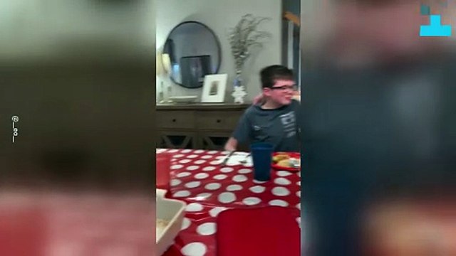 Toddler’s Hilarious Dinner Table Pose Cracks Up Family
