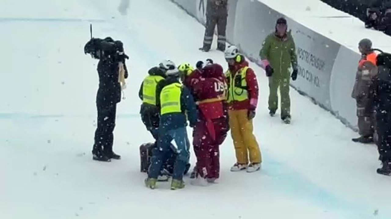 Lindsey Vonn crashes during final downhill before Winter Olympics