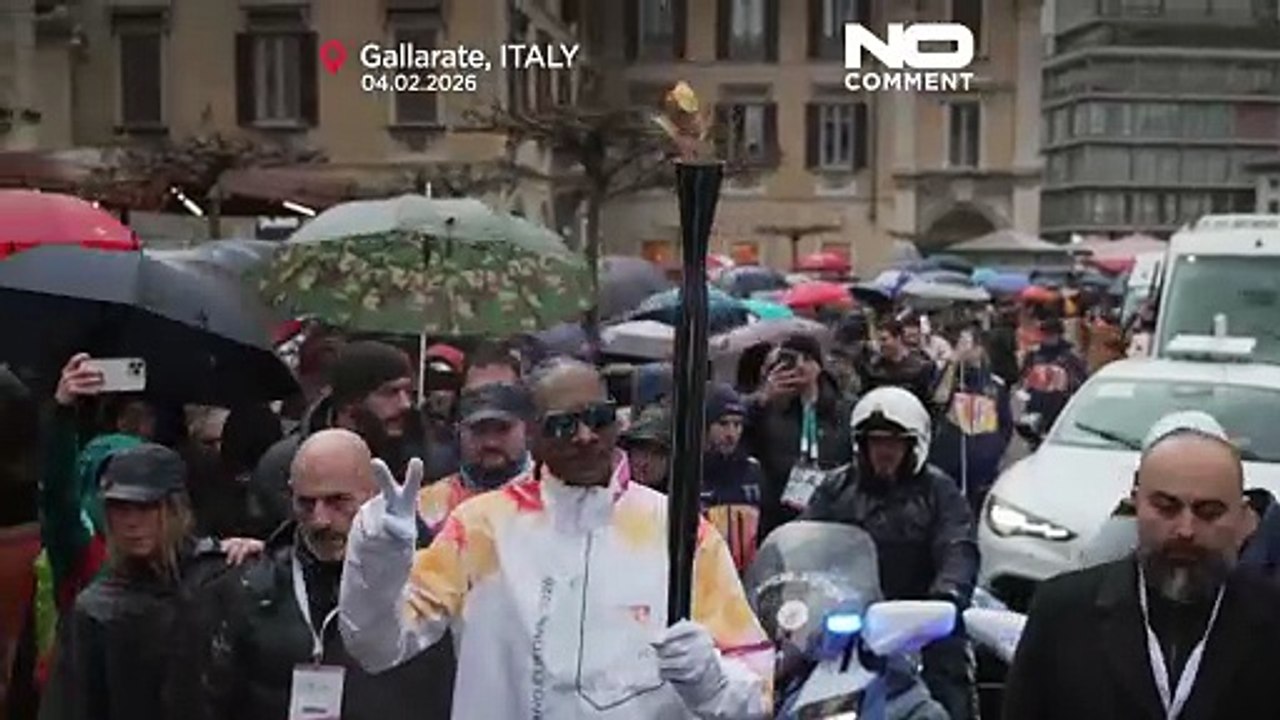 Snoop Dogg überrascht Italien beim olympischen Fackellauf in Gallarate