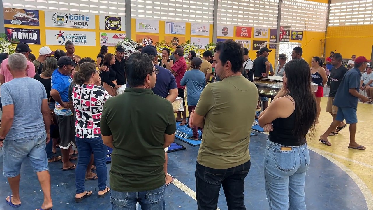 André Alcântara seguia em comboio logo atrás do ônibus que capotou; parlamentar perdeu quatro familiares diretos, mas afirma que o luto atinge toda Coité do Noia.