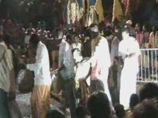 Marche sur le feu a Commune Caron le 26 juillet 2009.