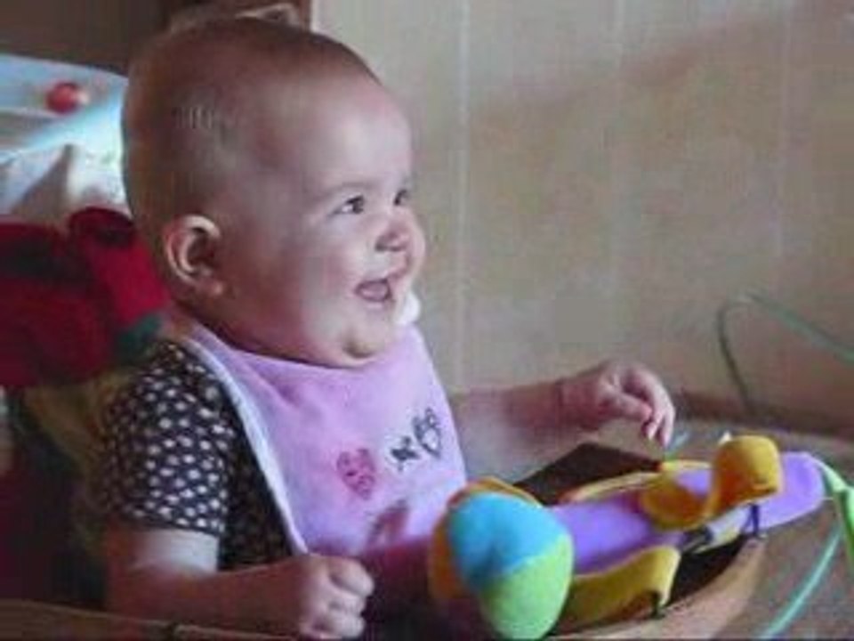 Lucy laughs out loud - Lucy eclate de rire