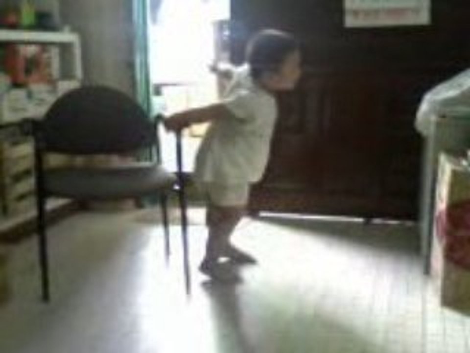 Funny Laurence dancing