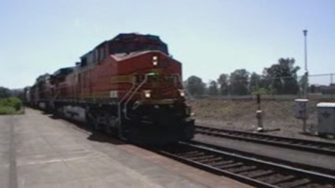 BNSF #5205 & UP #4998