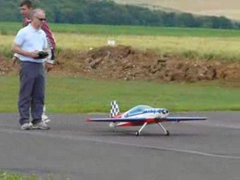 1 er  vol Extra 300 S d'Arnaud