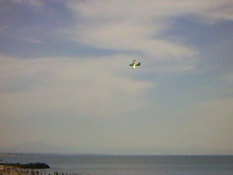 Passage d'un Canadair à Capbreton (40)