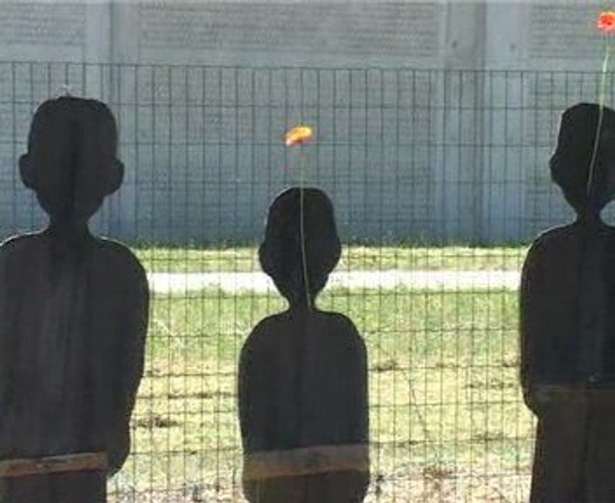 Devant la prison du Pontet (84)