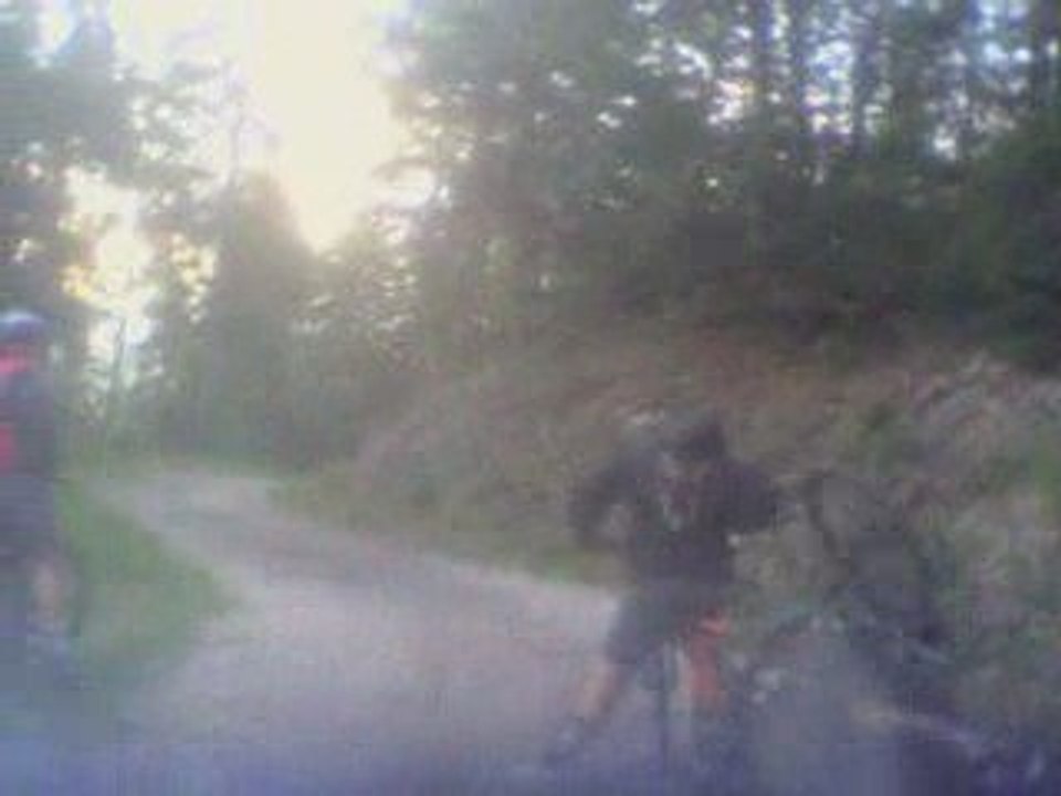 20090708 VTT Semnoz - Chemin caillouteux