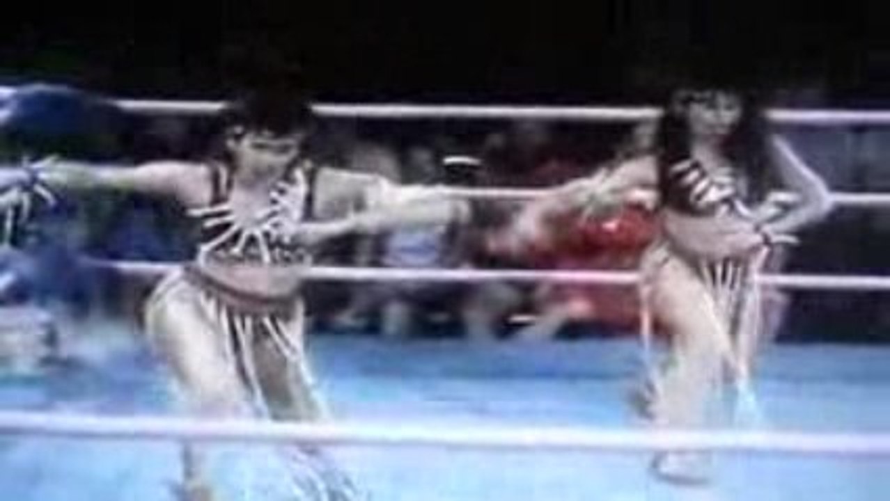 Cheerleaders vs Headhunters (GLOW Wrestling)