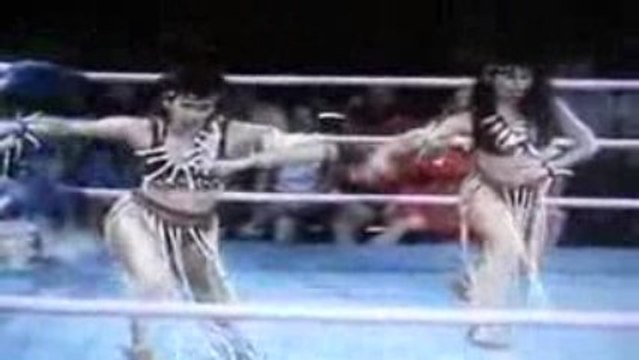 Cheerleaders vs Headhunters (GLOW Wrestling)