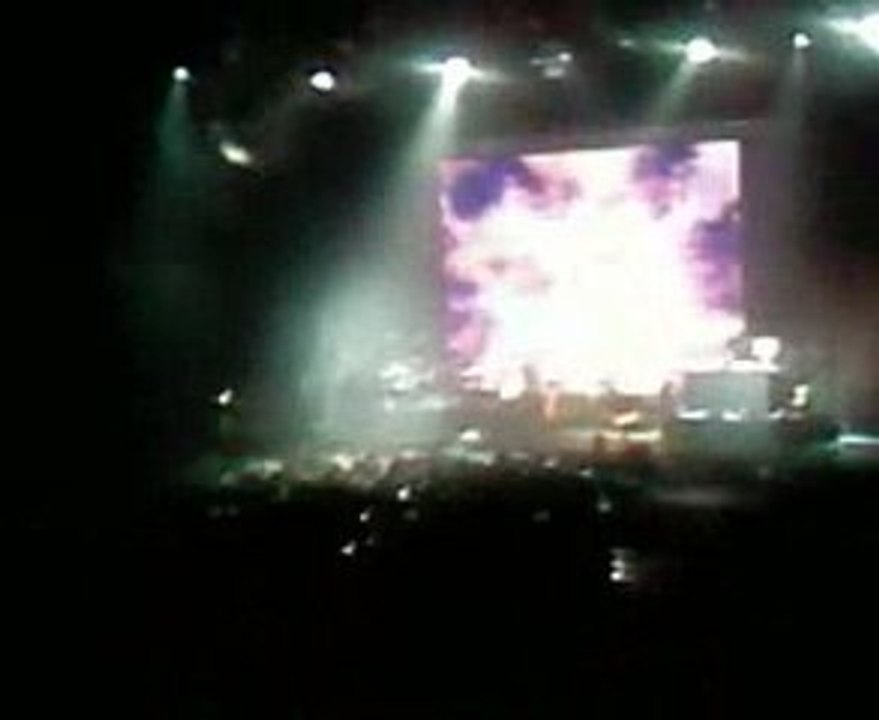 KERI . HILSON EN 1ER PARTIE IN PARIS/ZENITH LE 09 JUILLET 09