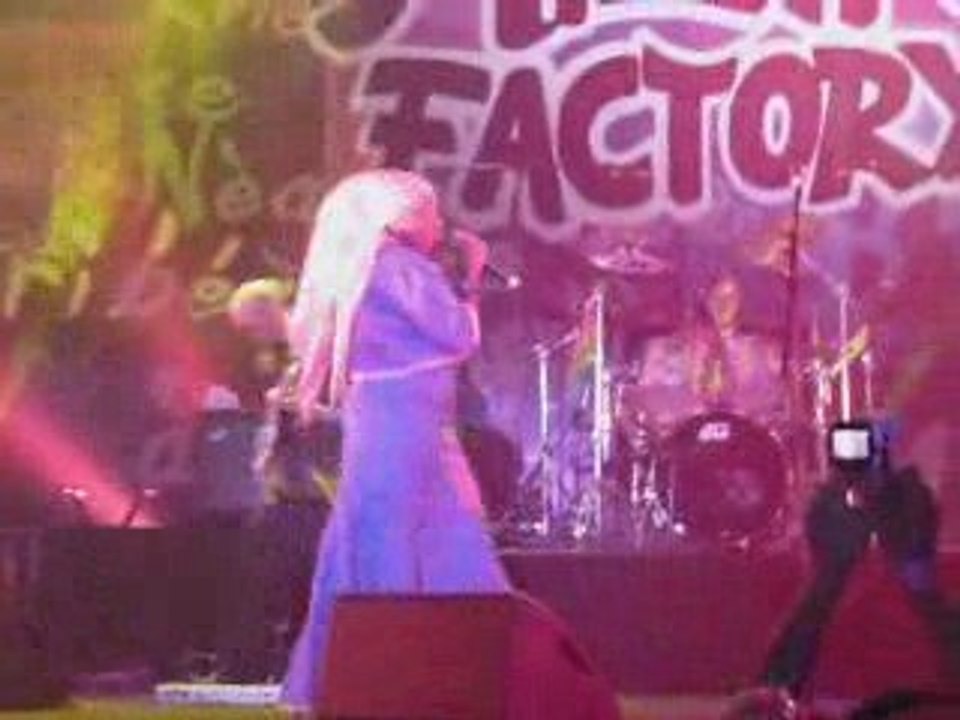 queen omega 1