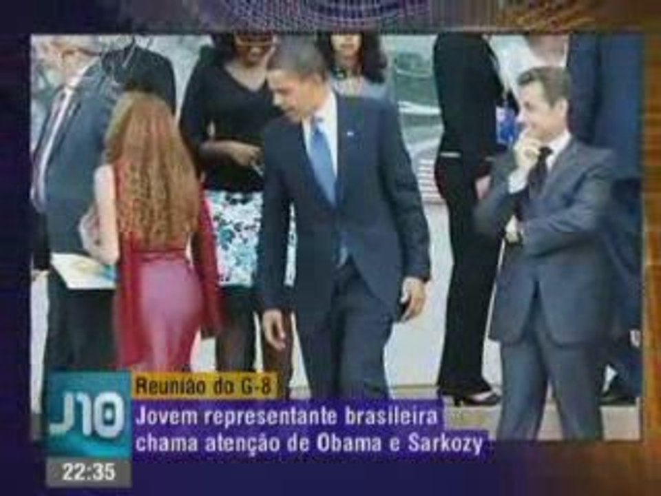 Obama Spots a hot Ass Butt Girl and sniffs her hair from b