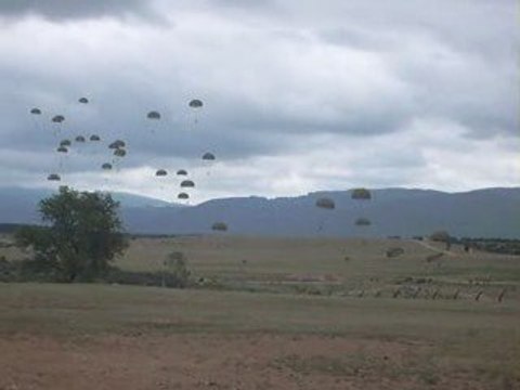 Largage Parachutistes 8 rpima Castre