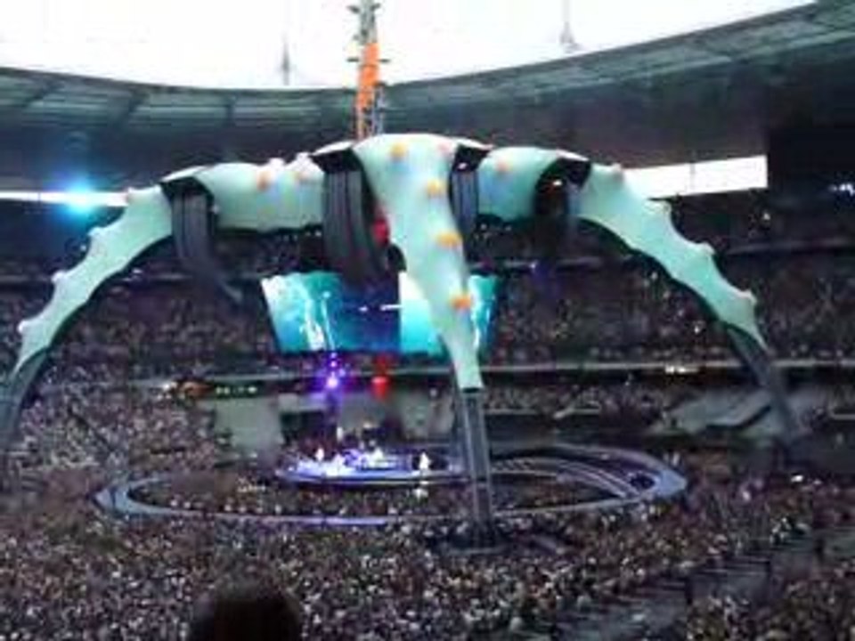 U2 - I Still Haven't Found What I'm Looking For (Paris SDF)