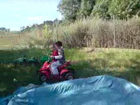 tibo et téo en quad pocket 6ans et 2ans et demi