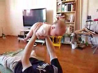 Eliott éclate de rire