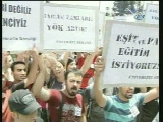 Öğrenciler, Harçlara Yapılan Zammı Protesto Etti
