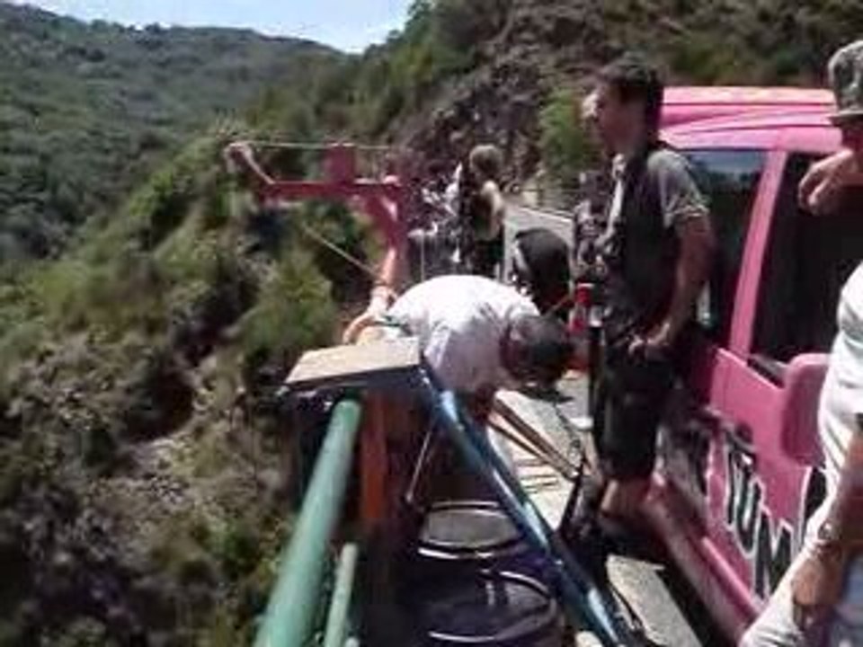 Grandnicolas.com - J'ai sauté à l'élastique, tiens.