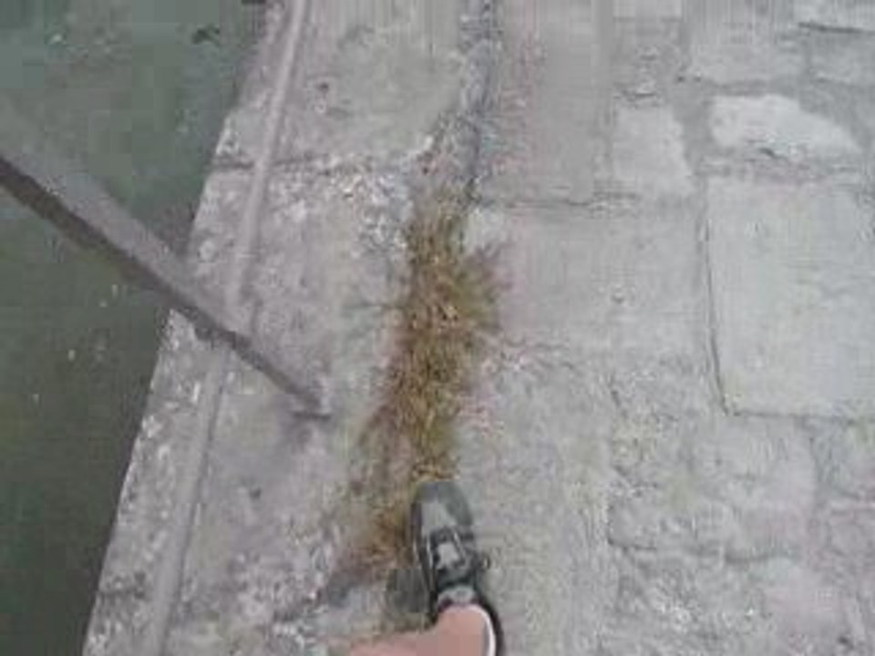 Canal du Midi en velo sur l'ecluse