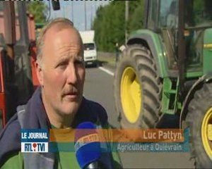 Les producteurs de lait bloquent les postes-frontière avec l