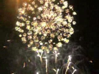 Feu d'artifice de montataire -bouquet final