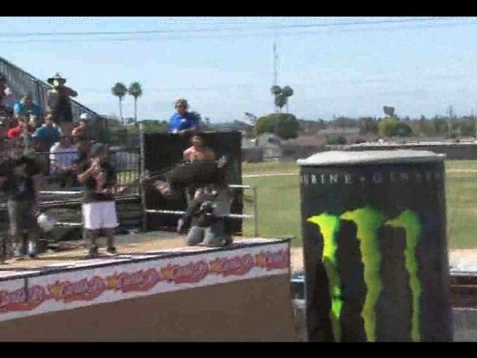 Alex Perelson pulls off the 900 @ Maloof Money Cup