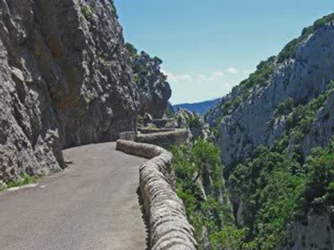 LE PECH D'AUROUX ET LES GORGES DE GALAMUS
