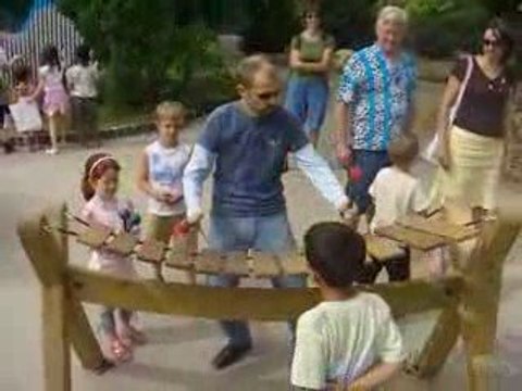 Larry Mullen Jr au jardin d'acclimatation