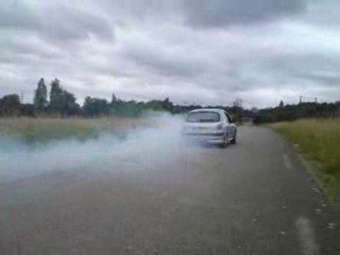 206 S16 pti démarage en fumé