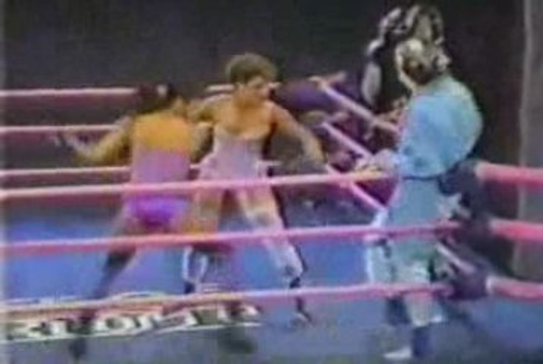 The Housewives vs Soul Patrol (GLOW Wrestling)