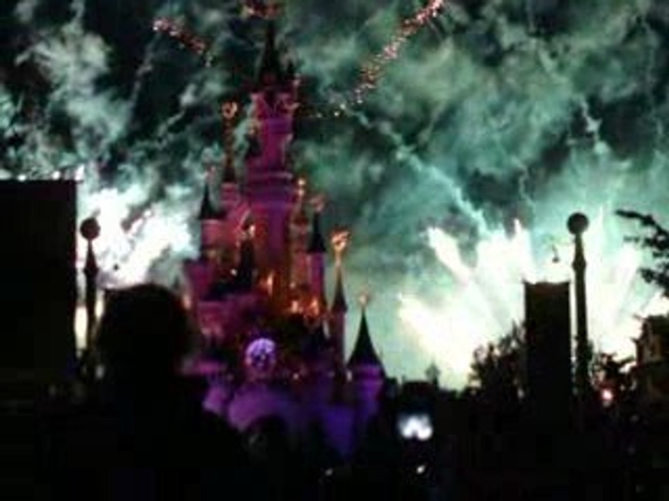 Feu d'artifices à Disneyland-Paris.