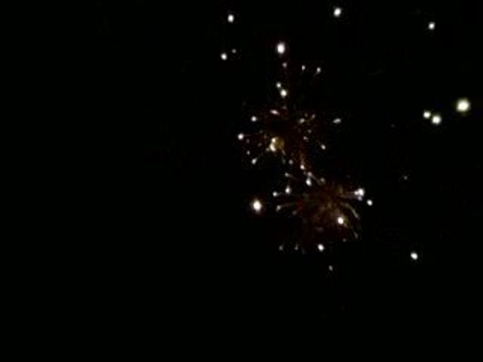 Le feu d'artifice du 14 Juillet à Plabennec bouquet final 01