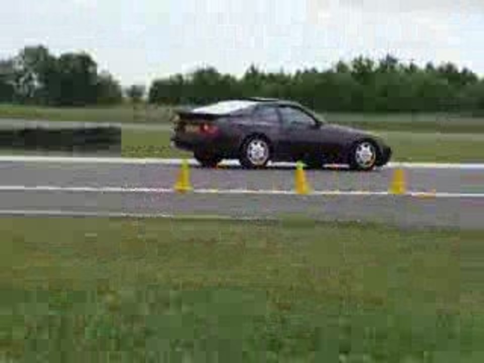 4 Porsches sur le circuit de la ferté Gaucher - 05 07 2009