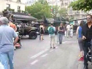 034- Les militaires et les civils