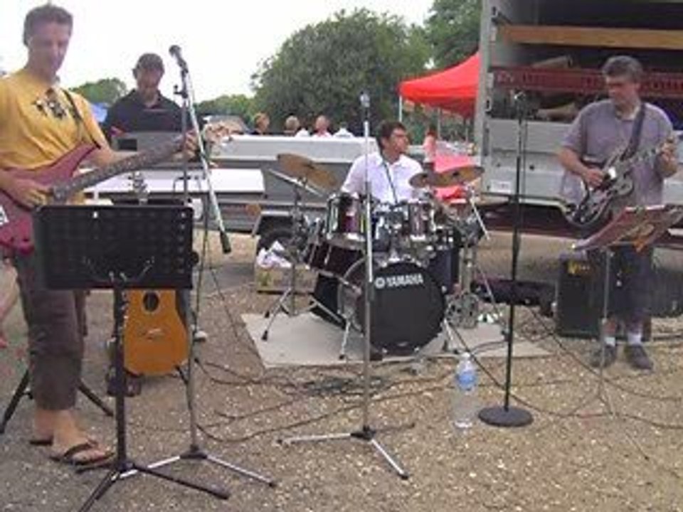 Nayousse se tourne les pouces ...