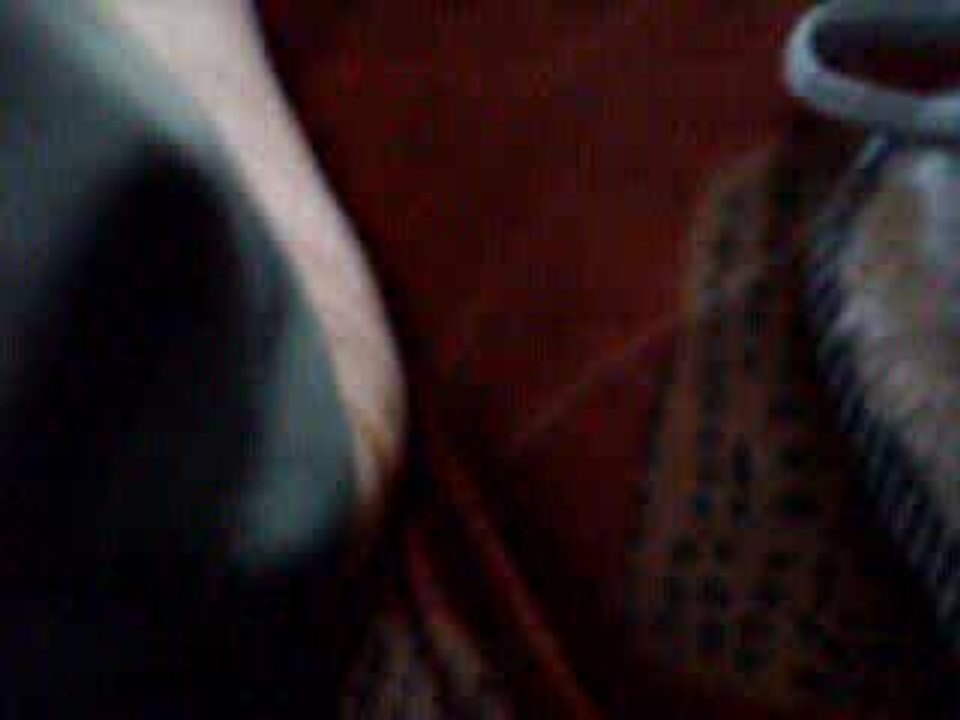 Amina dit assia et fais le montre