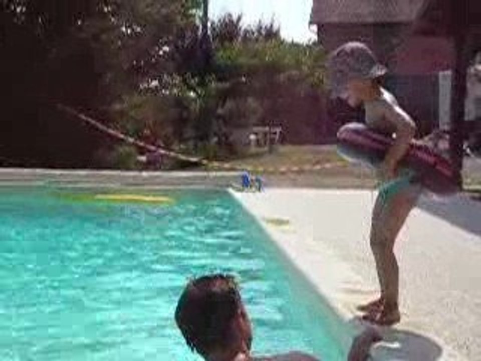 Martin saute à l'eau