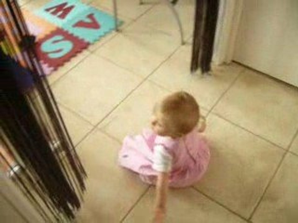 Luna fait du 4 pattes