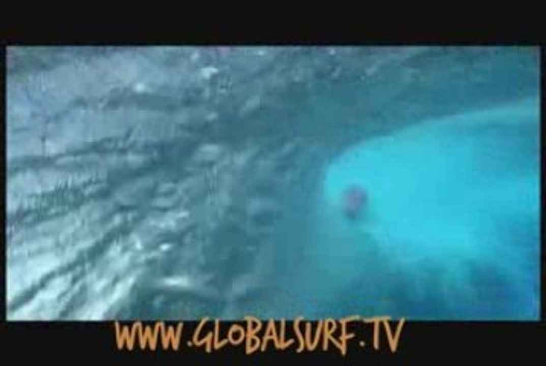 surf seesion in Tahiti by Globalboarding.tv